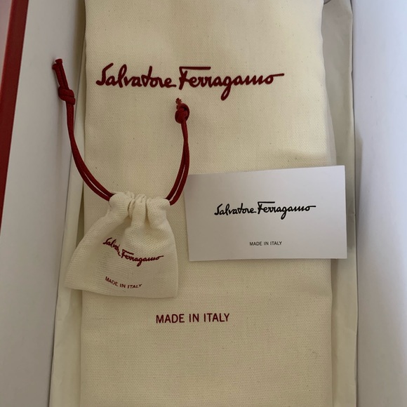 ♥️SOLD♥️ Salvatore Ferragamo Carla Q patent pumps - Picture 9 of 12